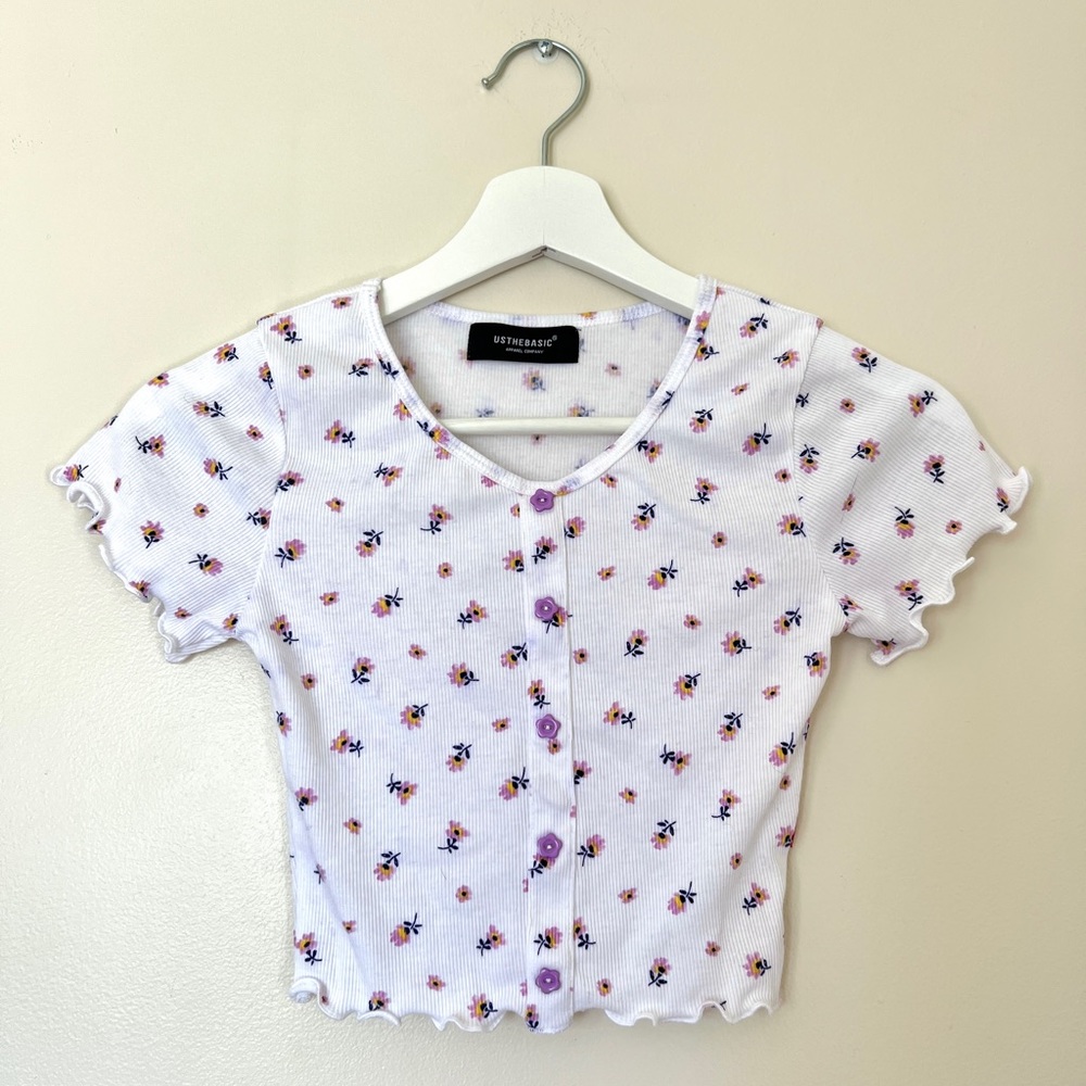 White short-sleeve floral print t-shirt